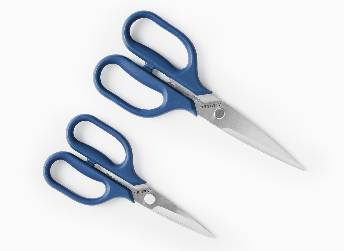 A set of small & standard Misen Kitchen Shears with blue handles on a white background