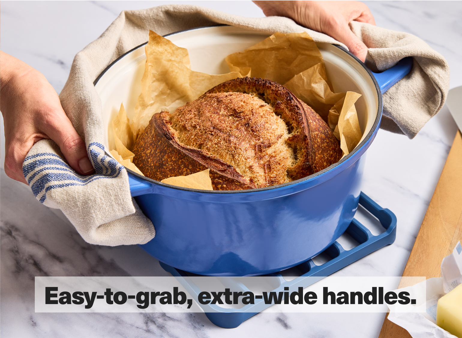 Easy-to-grab, extra-wide handles.