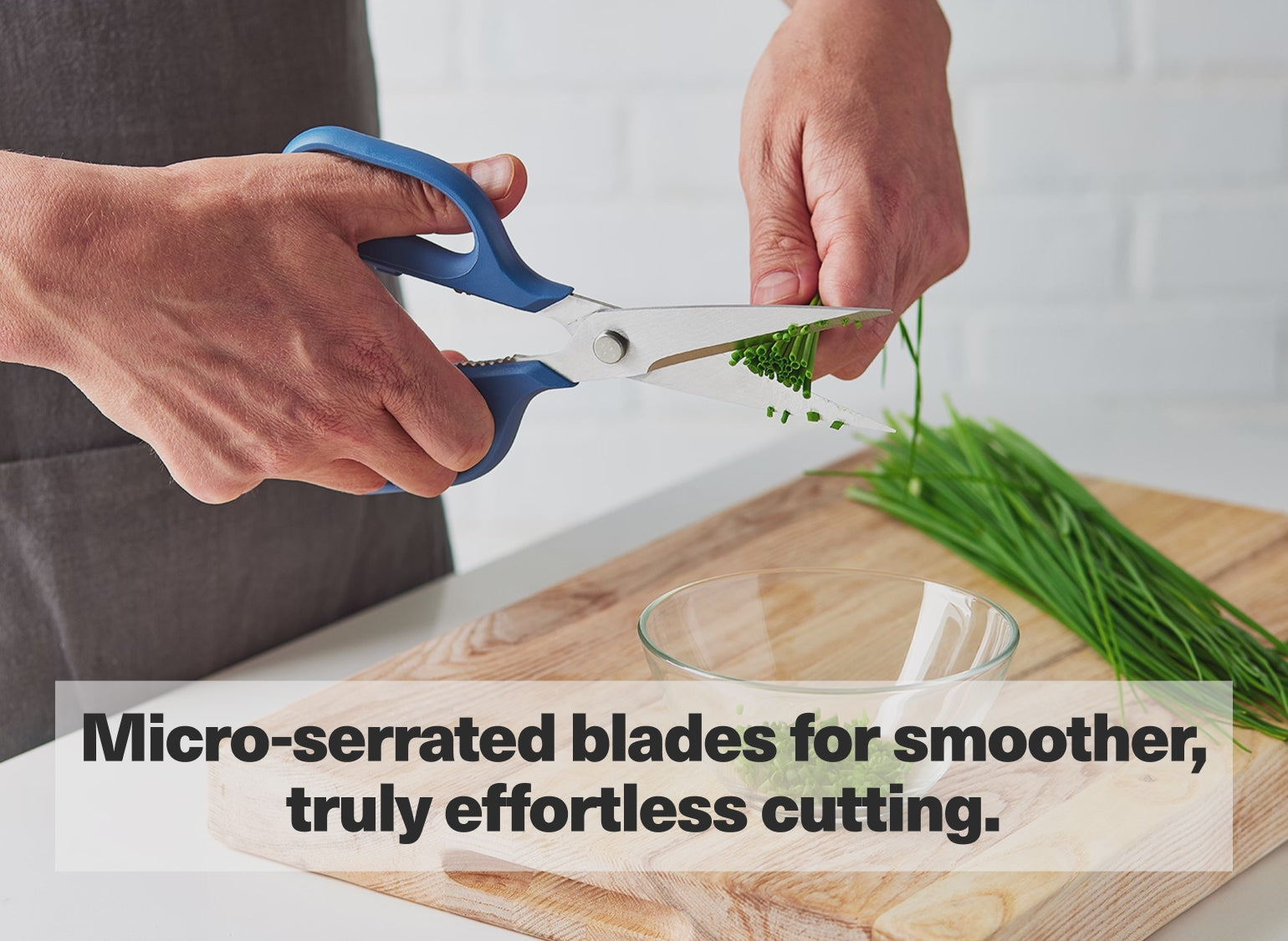 Micro-serrated blades for smoother, truly effortless cutting.