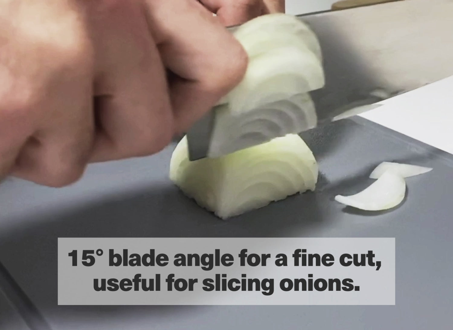 15° blade angle for a fine cut, useful for slicing onions.